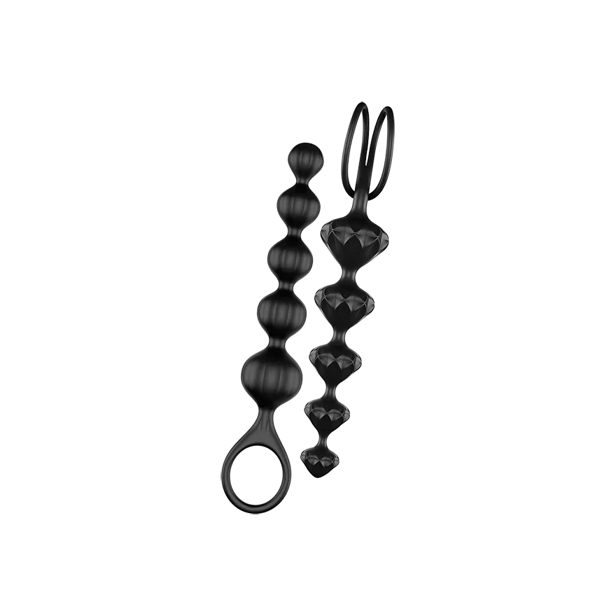 Satisfyer Love Beads i svart silikon: den runda kedjan och den diamantformade kedjan sedda snett framifrån
